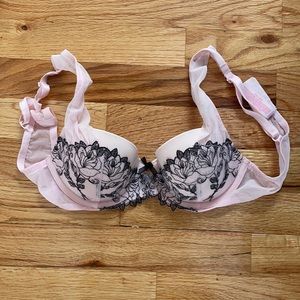 NWOT VS Sparkling Lace flirty Bra
